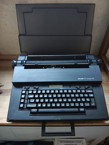 Machine écrire olivetti - machine, a